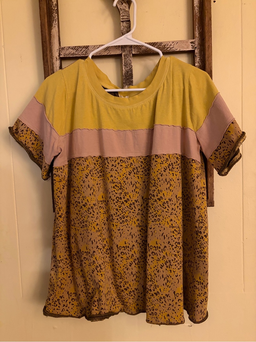 easel Colorblock Leopard Short Sleeve Tee in Mustard and Blush